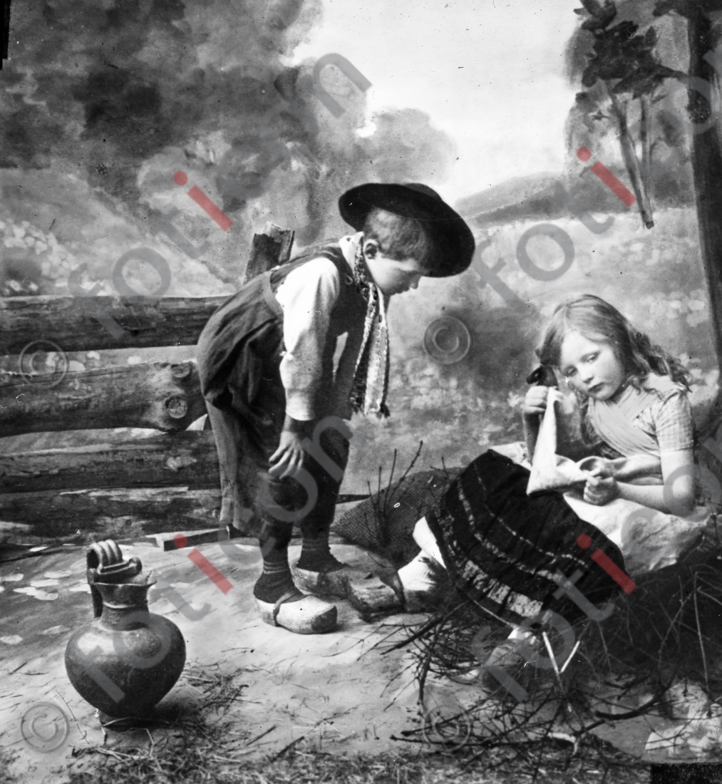 Hänsel und Gretel | Hansel and Gretel - Foto foticon-simon-166-006-sw.jpg | foticon.de - Bilddatenbank für Motive aus Geschichte und Kultur